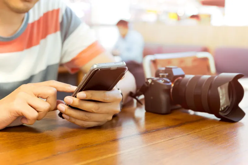 Mirrorless vs. Mobile: Knowing When Your X-T100 Wins (and When Your Phone Is Just Fine)